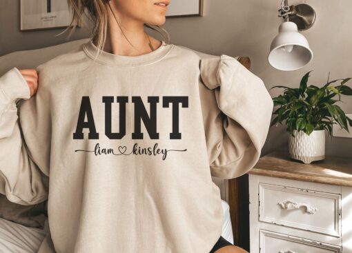 personalized aunt sweatshirt with children names custom aunt sweater unique gift for new aunt pregnancy announcement tiyns