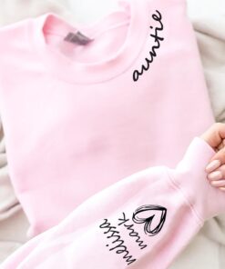 personalized aunt sweatshirt with childrens names on sleeve custom crewneck or hoodie unique gift for auntie c8lmu