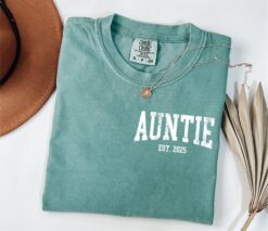 personalized auntie pocket shirt for new aunts cute sister gift aunt announcement aunt est year yz6ly