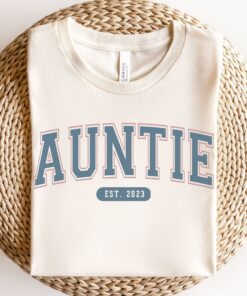 personalized auntie shirt est 2023 custom pregnancy announcement best aunt ever birthday gift for new aunt zsrhb