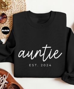 personalized auntie sweatshirt custom hoodie funny aunt clothing best aunt gifts cool aunt outfit pregnancy announcement myuk4