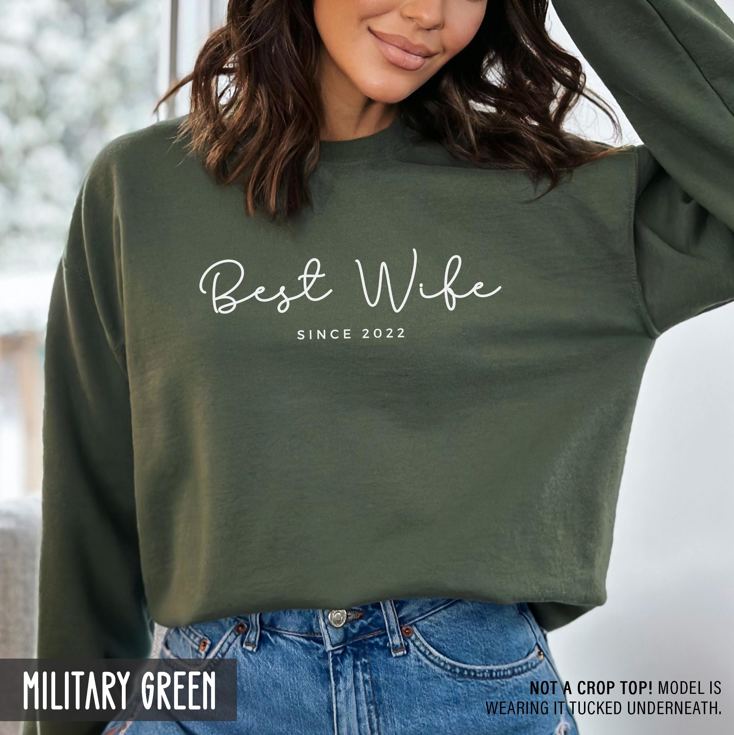 personalized best wife ever sweatshirt custom year funny wifey crewneck unisex for engagement anniversary gift zfu1l