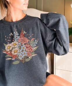 personalized birth flower family bouquet sweatshirt for plant mom custom birth month shirt mothers day gift for grandma rargg