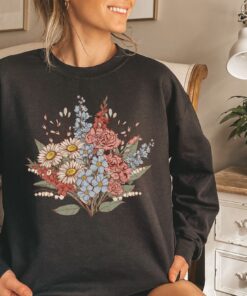 personalized birth flower family bouquet sweatshirt for plant mom custom birth month shirt unique mothers day gift l2d4l