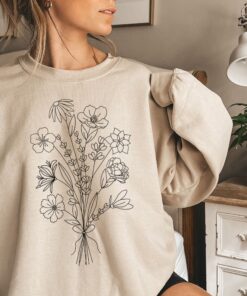 personalized birth month flower bouquet sweatshirt for mom and grandma sentimental mothers day shirt for plant lovers vqeah