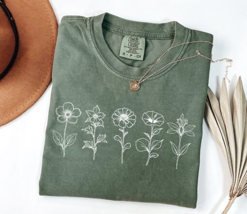 personalized birth month flower shirt for mom cute mothers day gift best mom ever birthday shirt with floral design il47a