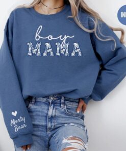 personalized boy mama sweatshirt with kids names custom floral crewneck for mothers day baby reveal outfit yb832