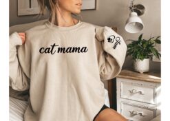 personalized cat mama sweatshirt with cat names custom cat mom pullover unique gift for cat lovers and moms qxq1j