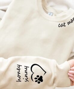 personalized cat mom sweatshirt custom cat paw shirt best gift for cat lovers and mothers christmas or birthday vhxck