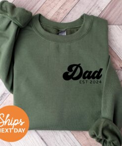 personalized dad est 2024 sweatshirt custom new dad gift pregnancy announcement sweatshirt for expecting fathers qeosg