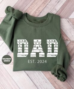 personalized dad sweatshirt with established year custom hoodie for new dads pregnancy reveal outfit unique gifts nshxo