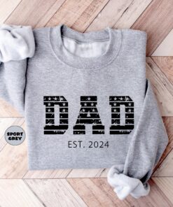 personalized dad sweatshirt with established year custom hoodie for new dads pregnancy reveal outfit unique gifts o5gh4