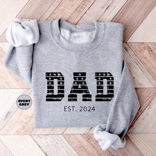 personalized dad sweatshirt with established year custom hoodie for new dads pregnancy reveal outfit unique gifts o5gh4