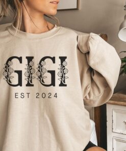 personalized floral gigi sweatshirt for grandma mothers day gift cute gigi est sweater unique grandma apparel r1z5z