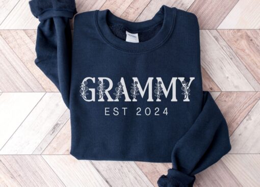 personalized floral grammy sweatshirt for grandmother mothers day gift cute grandma sweatshirt unique grammy est design dpj46