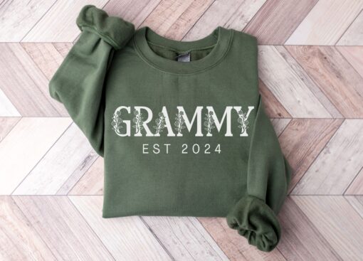 personalized floral grammy sweatshirt for grandmother mothers day gift cute grandma sweatshirt unique grammy est design r9pqs