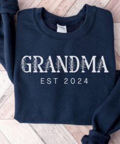 personalized floral grandma sweatshirt est year best grandma shirt mothers day gift for grandmother unique design 5twub