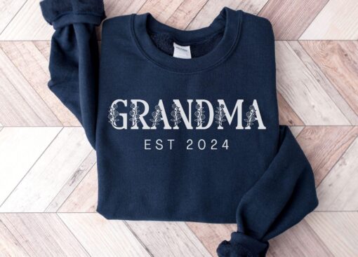 personalized floral grandma sweatshirt est year best grandma shirt mothers day gift for grandmother unique design 5twub