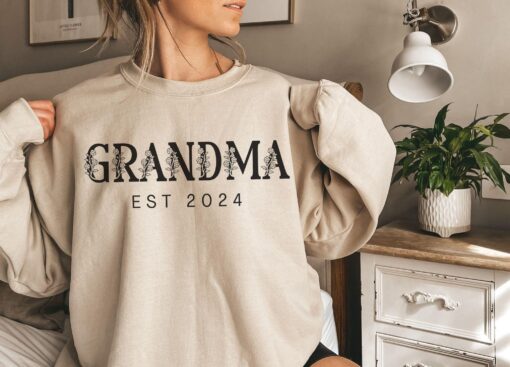 personalized floral grandma sweatshirt est year cute gift for grandmother best mothers day sweatshirts for grandma dkzkv