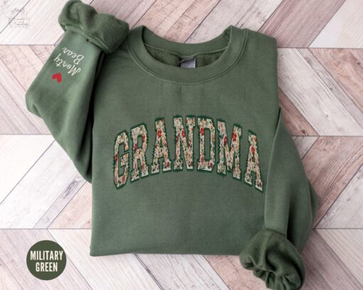 personalized floral grandma sweatshirt with custom kids names on sleeve cozy granny crewneck for mothers day or christmas hdngk