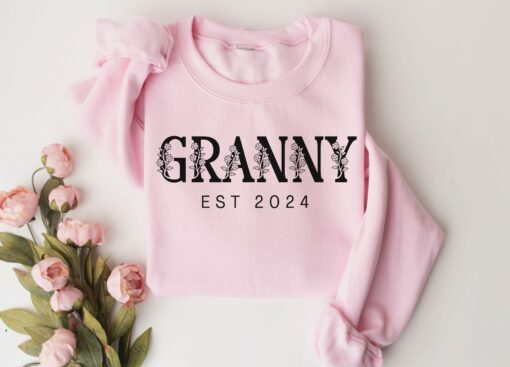 personalized floral granny sweatshirt for grandma mothers day gift cute grandma est sweatshirt unique grandmother apparel 8np2d
