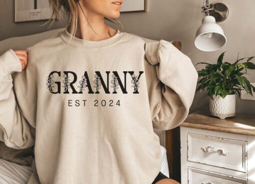 personalized floral granny sweatshirt for grandma mothers day gift cute grandma est sweatshirt unique grandmother apparel pvgpp