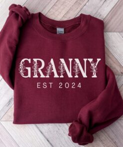 personalized floral granny sweatshirt for grandmother unique mothers day gift grandma est sweatshirt wmbat