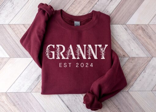personalized floral granny sweatshirt for grandmother unique mothers day gift grandma est sweatshirt wmbat