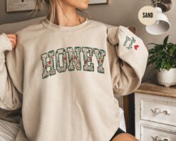 personalized floral honey sweatshirt for grandma custom crewneck mothers day shirt christmas gift for grandma faeby