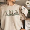 personalized floral lala sweatshirt with kids name on sleeve for grandma unique grammy gift custom crewneck wtxbm