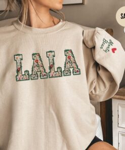 personalized floral lala sweatshirt with kids name on sleeve for grandma unique grammy gift custom crewneck wtxbm