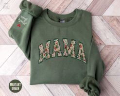personalized floral mama sweatshirt with kids names custom wildflower mom crewneck unique new mom gift from children vullm