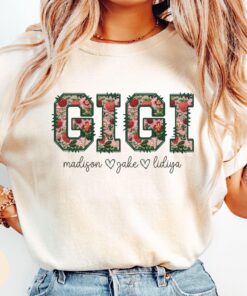 personalized floral strawberry gigi shirt for grandma with kid names custom comfort colors t shirt for mothers day mxzb7