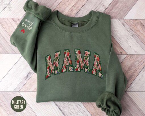 personalized floral strawberry mama sweatshirt with kids names on sleeve custom mom crewneck for mothers day gifts