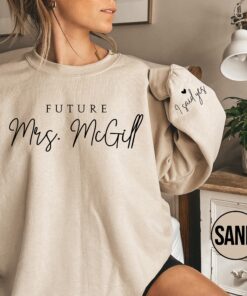 personalized future mrs sweatshirt for bride to be engagement gifts custom fiancee hoodie bridal shower outfit zkqny