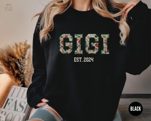 personalized gigi sweatshirt floral design best grandma crewneck mothers day gift custom gigi shirt for grandmothers e0fh4