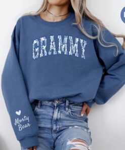 personalized grammy sweatshirt with kids names floral design mothers day grandma gift toile de jouy style swkzd