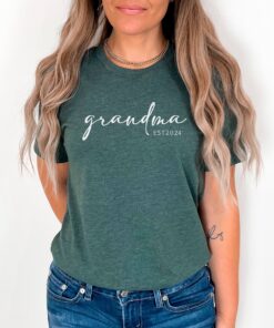 personalized grandma est 2024 shirt funny grandmother t shirt best grandma ever mothers day gift for new grandmas hew4y