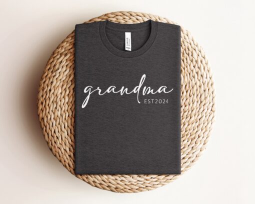 personalized grandma est 2024 shirt funny grandmother t shirt best grandma ever mothers day gift for new grandmas znf1q