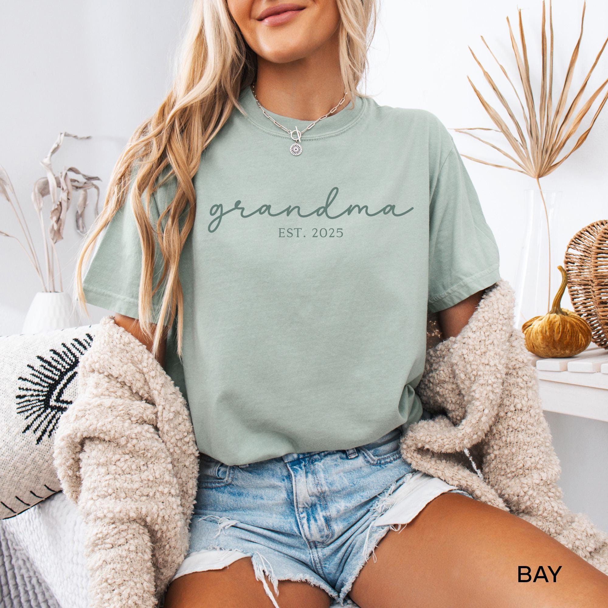 personalized grandma est 2025 shirt funny grandma shirt for mothers day new grandma baby announcement gift