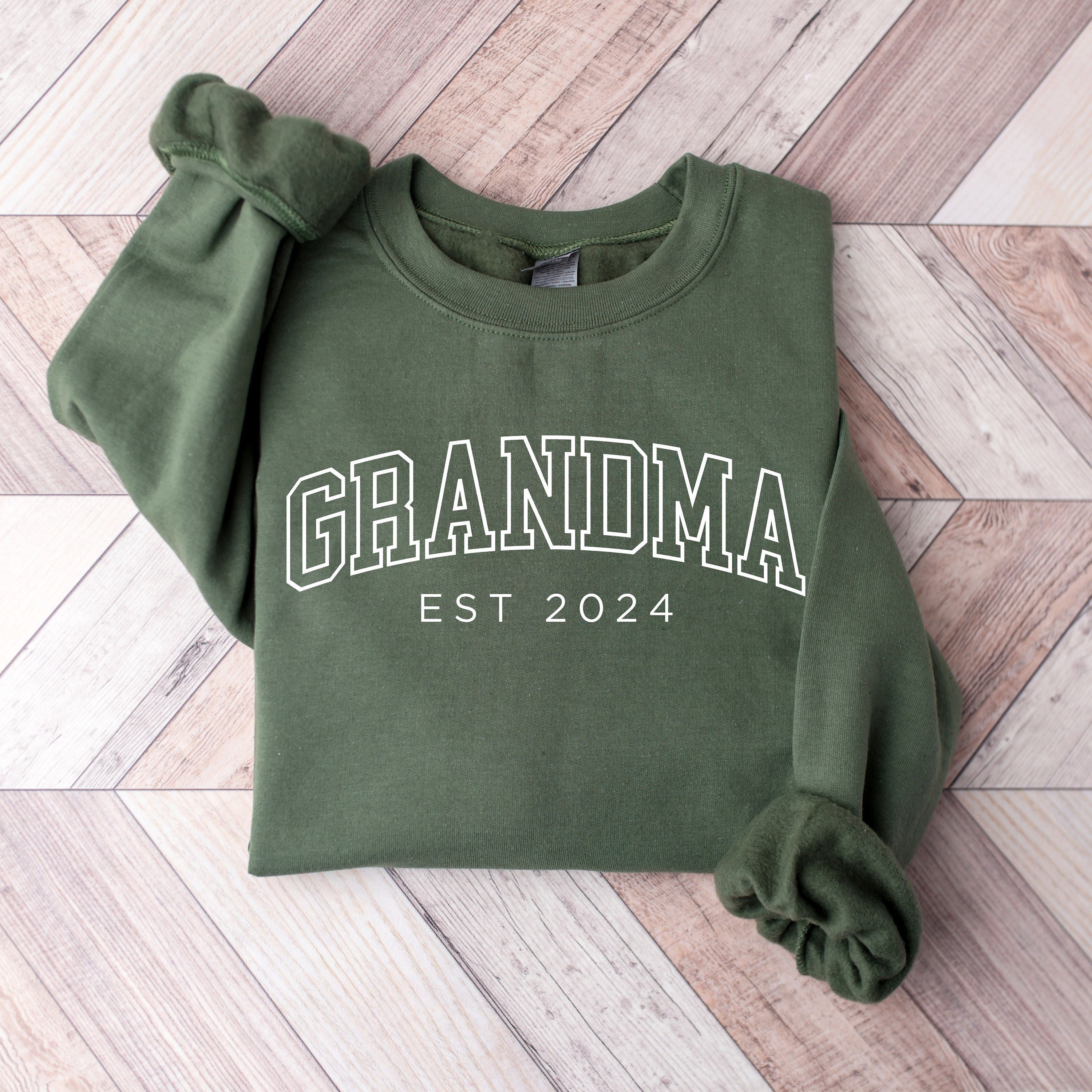 personalized grandma est 2025 sweatshirt custom crewneck for pregnancy announcement unique grandma gift qdfwk scaled