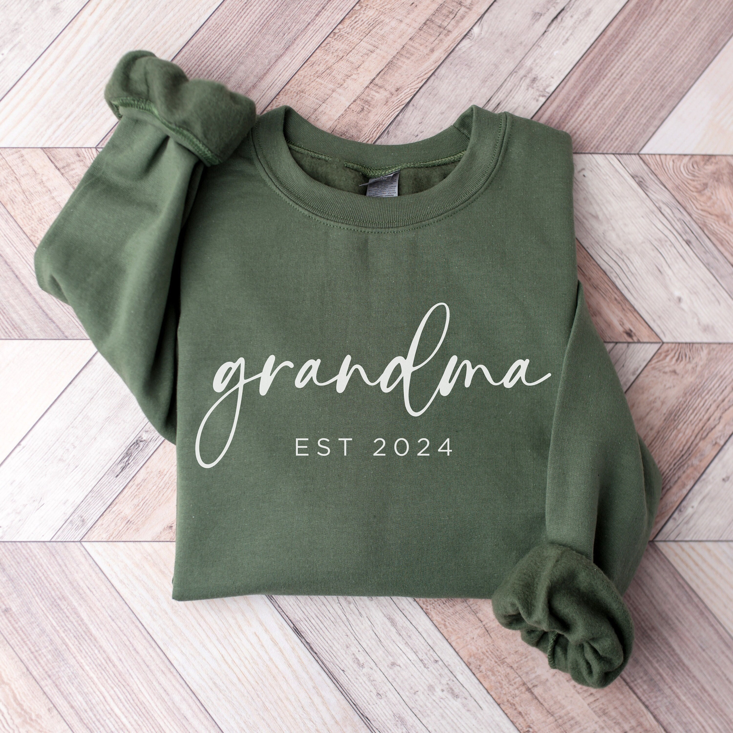 personalized grandma est 2025 sweatshirt custom crewneck for pregnancy announcement unique grandma gift qp8qt scaled