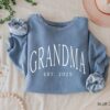 personalized grandma est 2025 sweatshirt new grandma shirt mothers day gift baby announcement sweatshirt for grandmothers x27ah