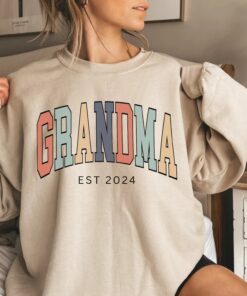 personalized grandma est sweatshirt custom crewneck unique grandma gift pregnancy announcement shirt wilys