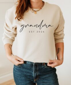 personalized grandma est sweatshirt for mothers day unique gift for grandmother nana auntie and mama shirts dcbic