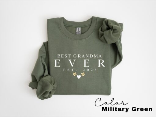 personalized grandma est sweatshirt for new grandmas pregnancy announcement custom year nana gift anu2j