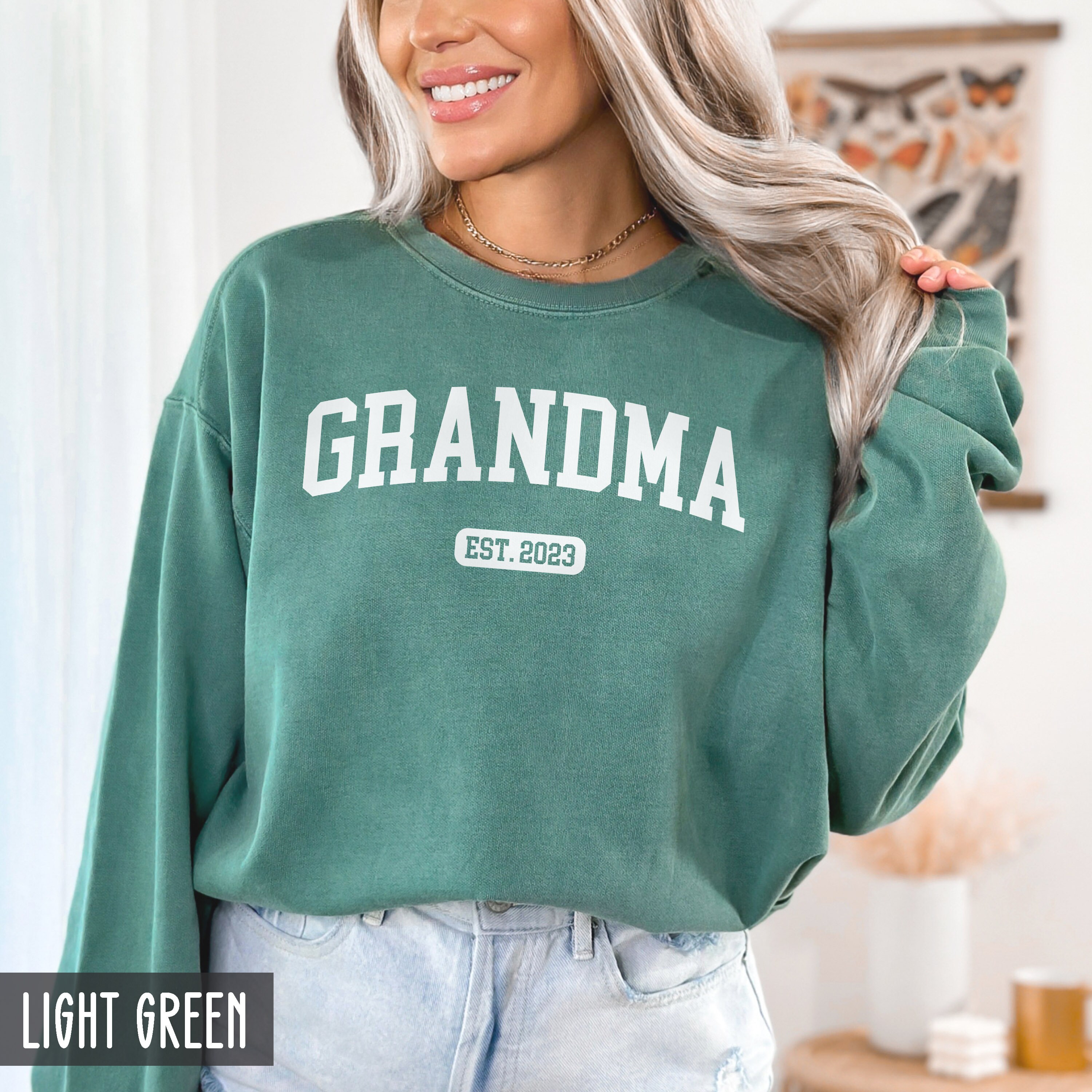 personalized grandma est sweatshirt for new grandmas year announcement birthday or christmas gift gnw48 scaled