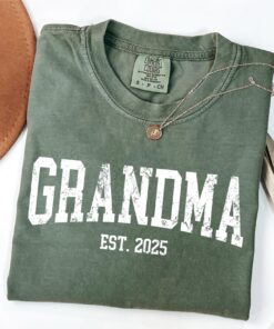 personalized grandma est year shirt for new grandmas happy mothers day announcement gift unique grandma t shirt efnis