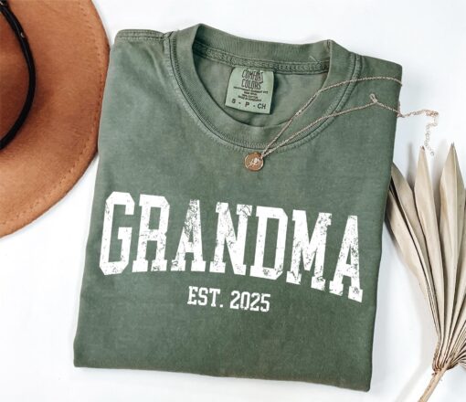 personalized grandma est year shirt for new grandmas happy mothers day announcement gift unique grandma t shirt efnis
