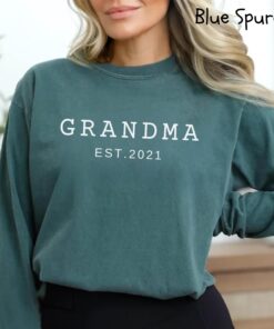 personalized grandma long sleeve shirt with grandkids names custom comfort colors tee unique grandma gift hw7nq